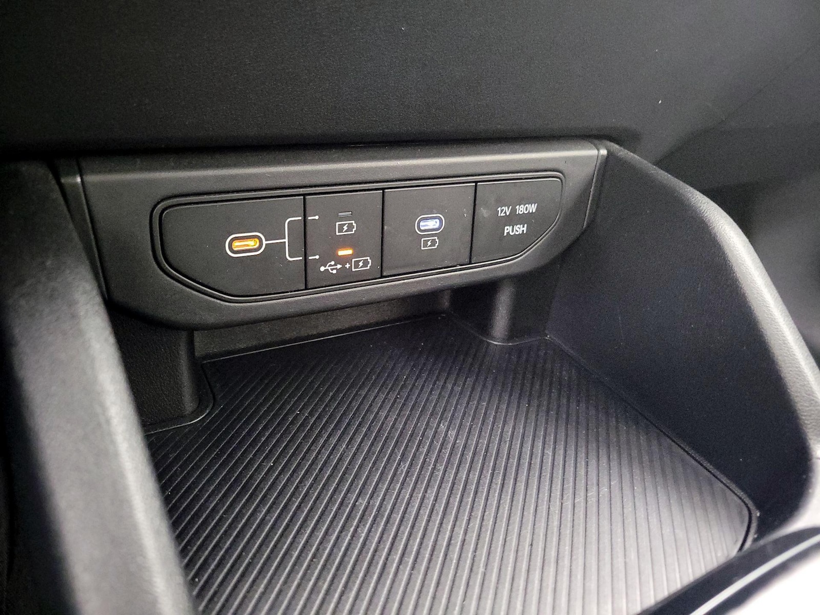 2025 Kia K4 LXS - Photo 19