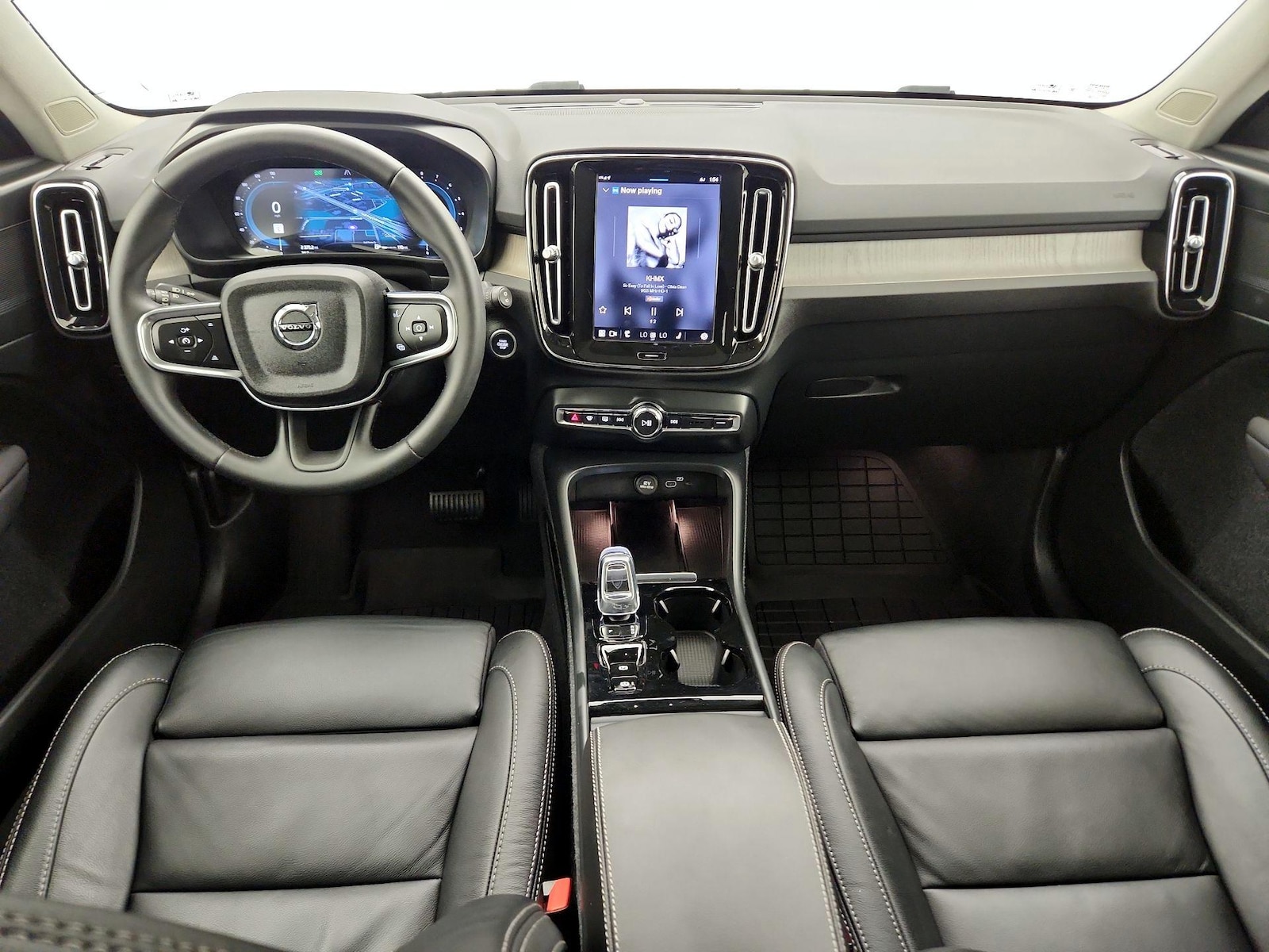 2023 Volvo XC40 Plus - Photo 10