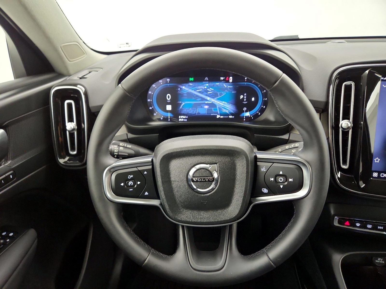 2023 Volvo XC40 Plus - Photo 11