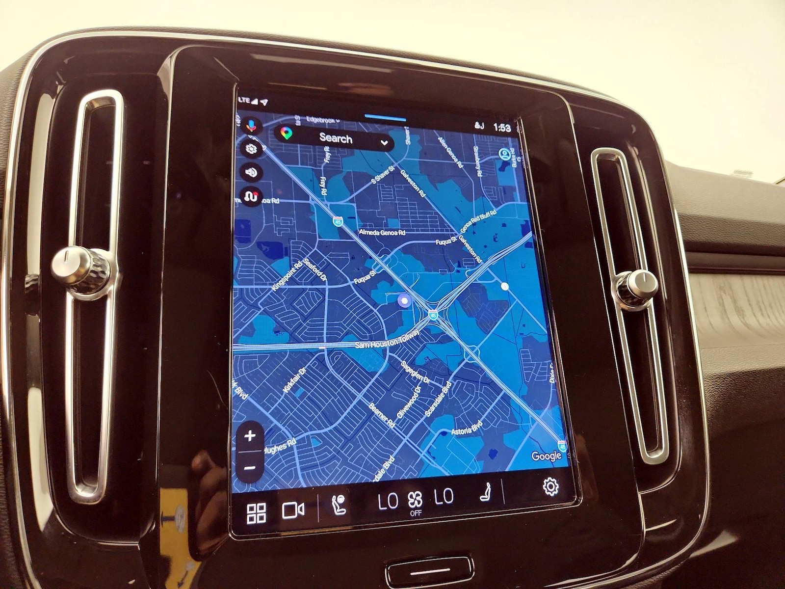 2023 Volvo XC40 Plus - Photo 15