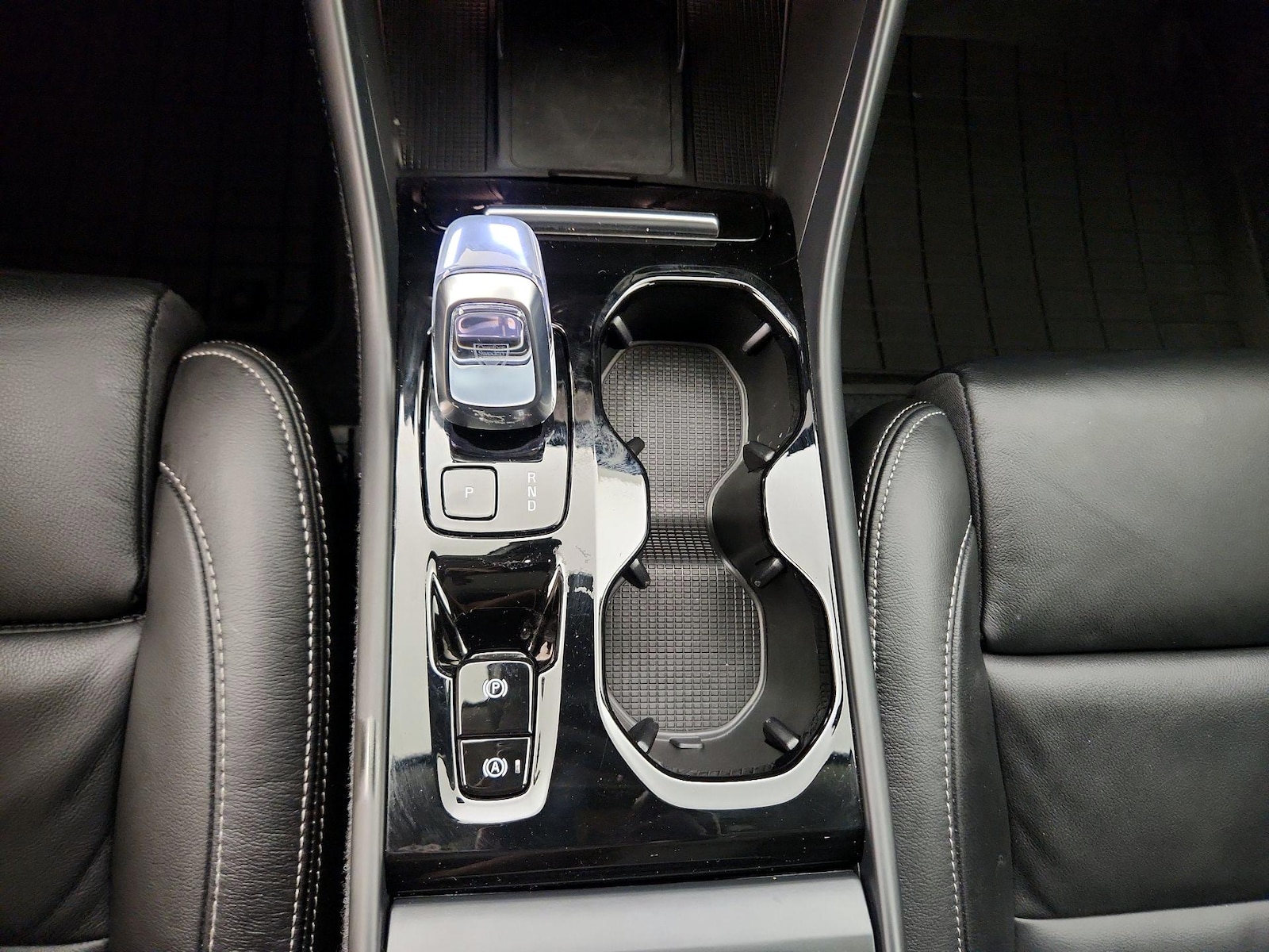 2023 Volvo XC40 Plus - Photo 19