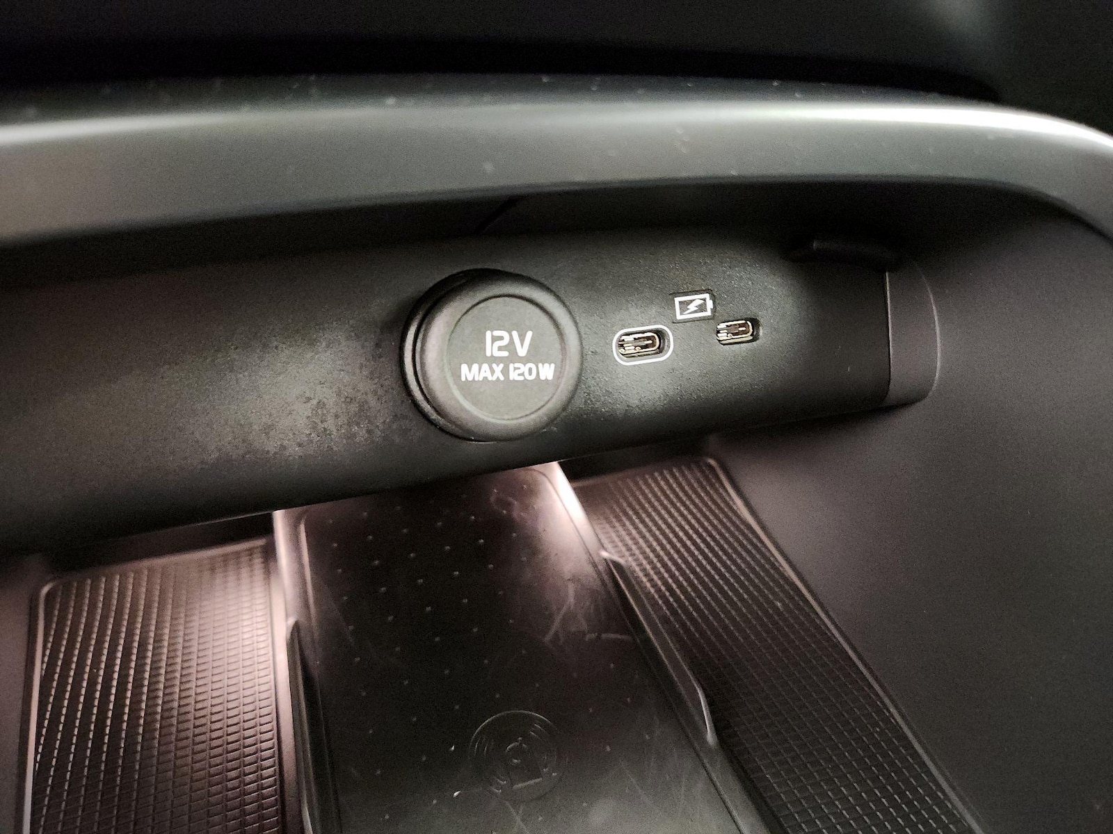 2023 Volvo XC40 Plus - Photo 20