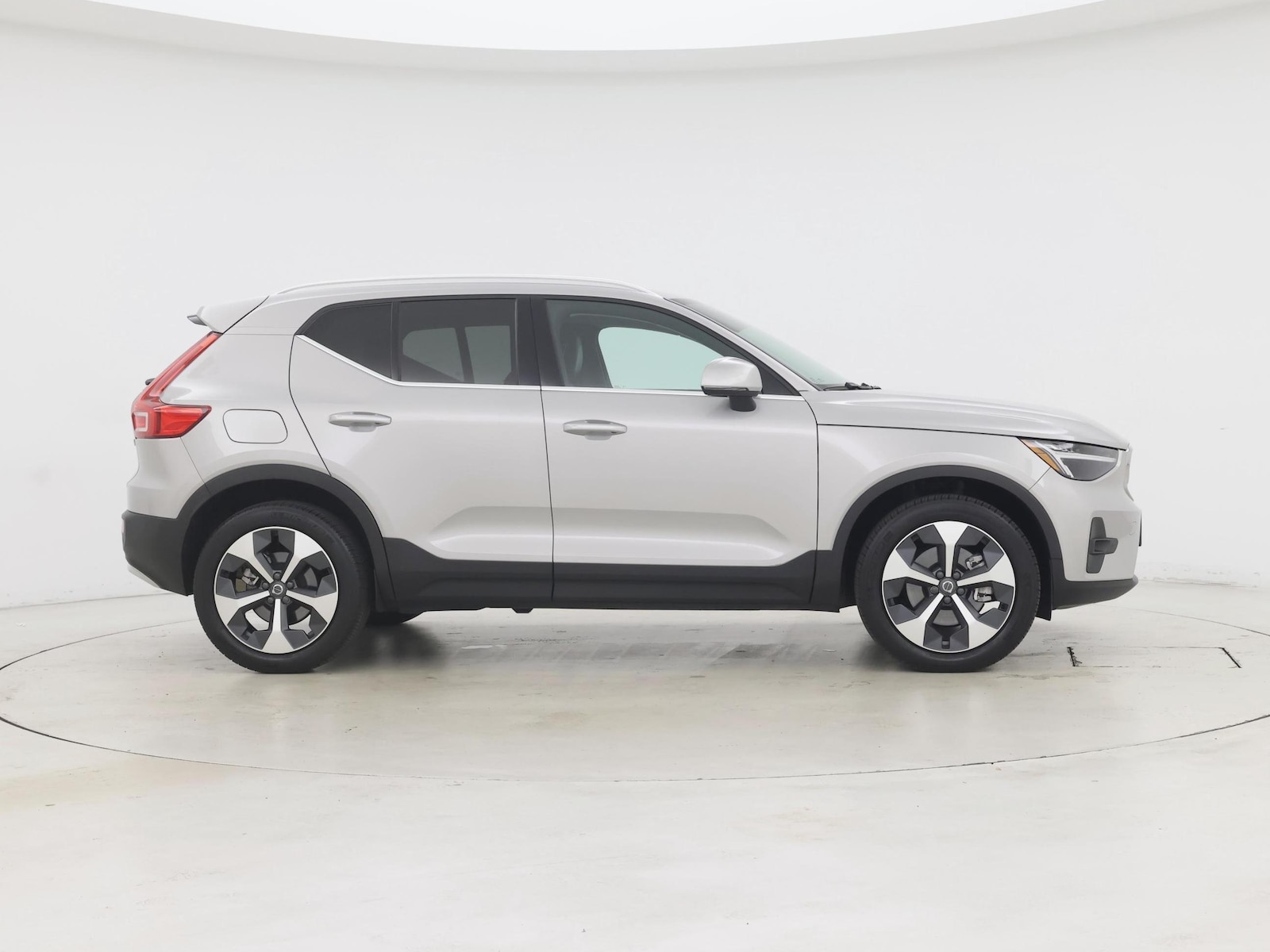 2023 Volvo XC40 Plus - Photo 8
