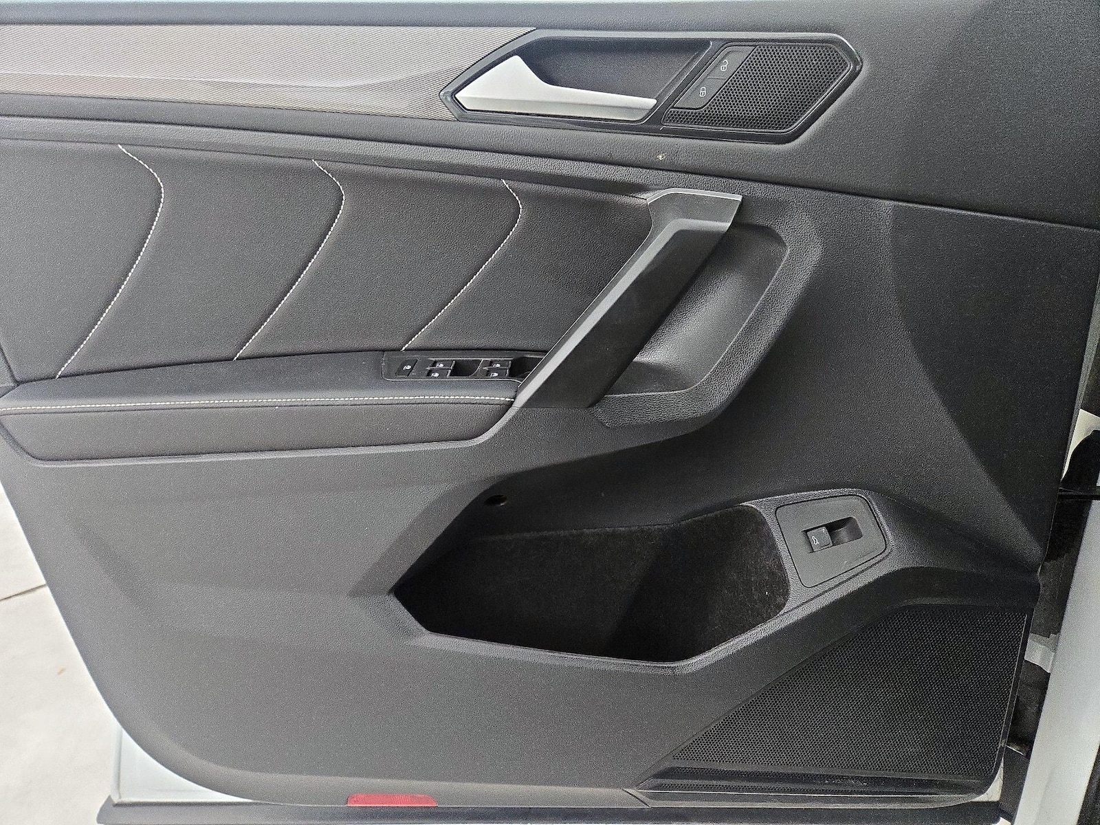 2024 Volkswagen Tiguan SE - Photo 13
