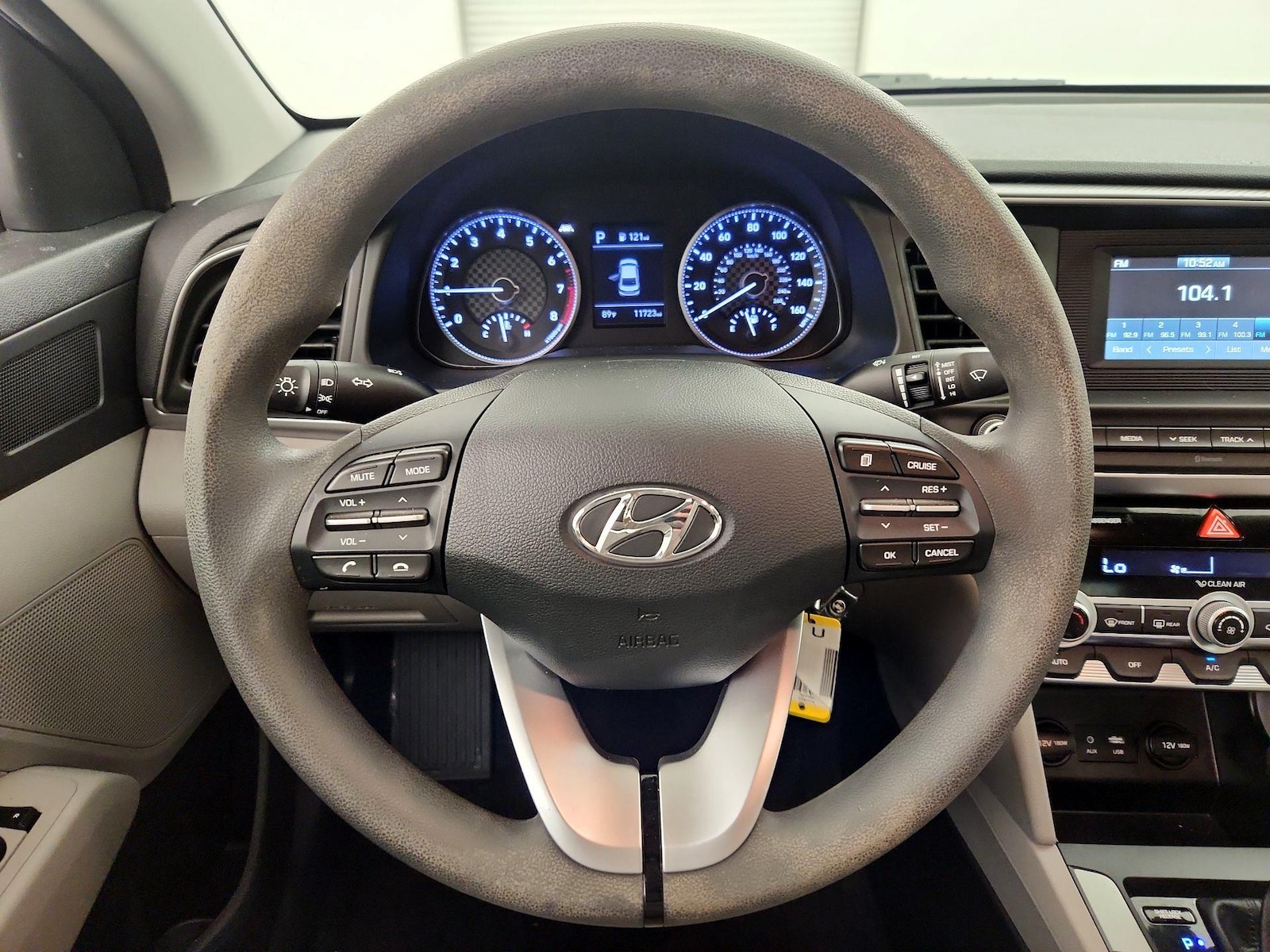 2020 Hyundai Elantra SE - Photo 11