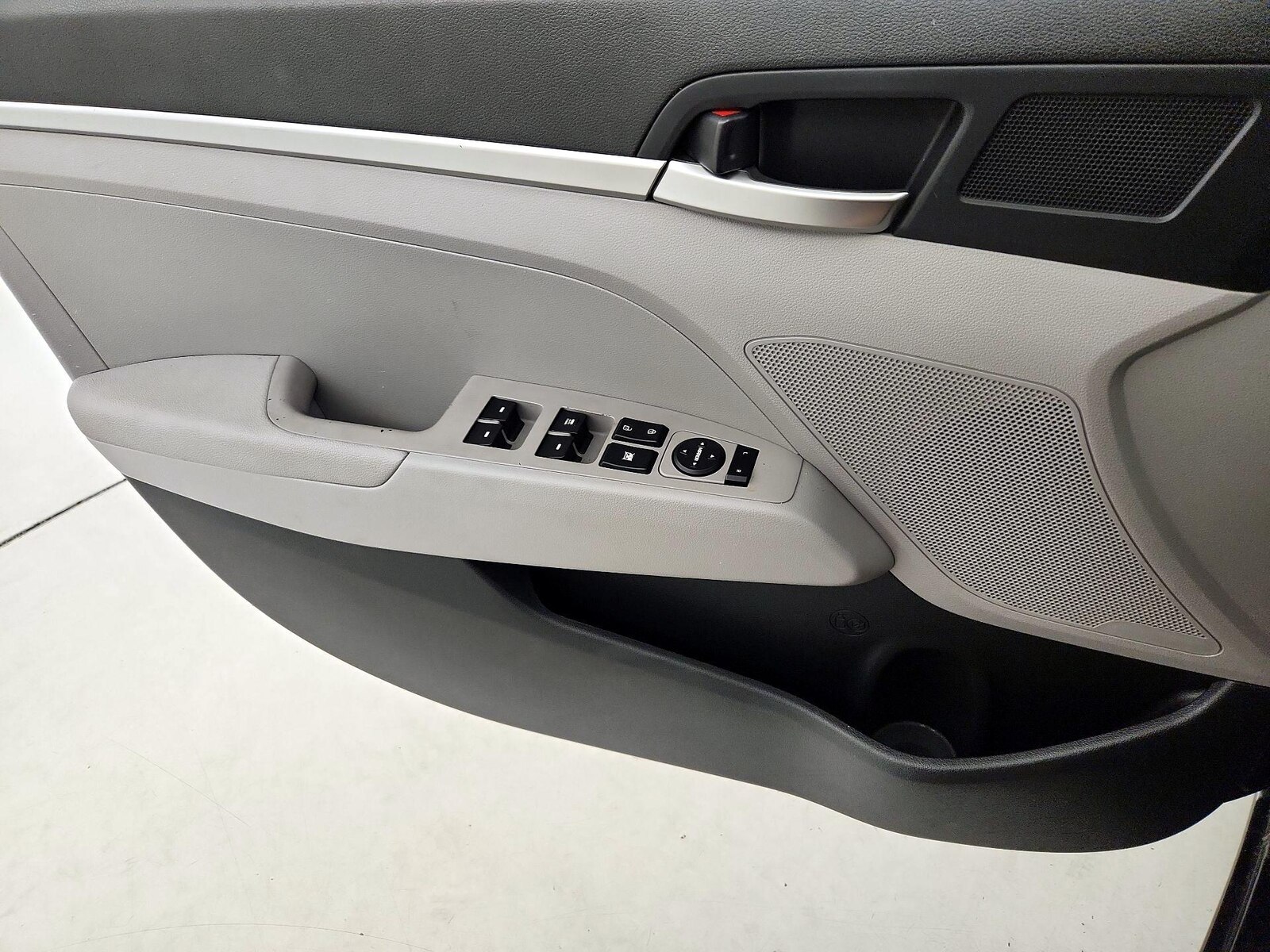 2020 Hyundai Elantra SE - Photo 13
