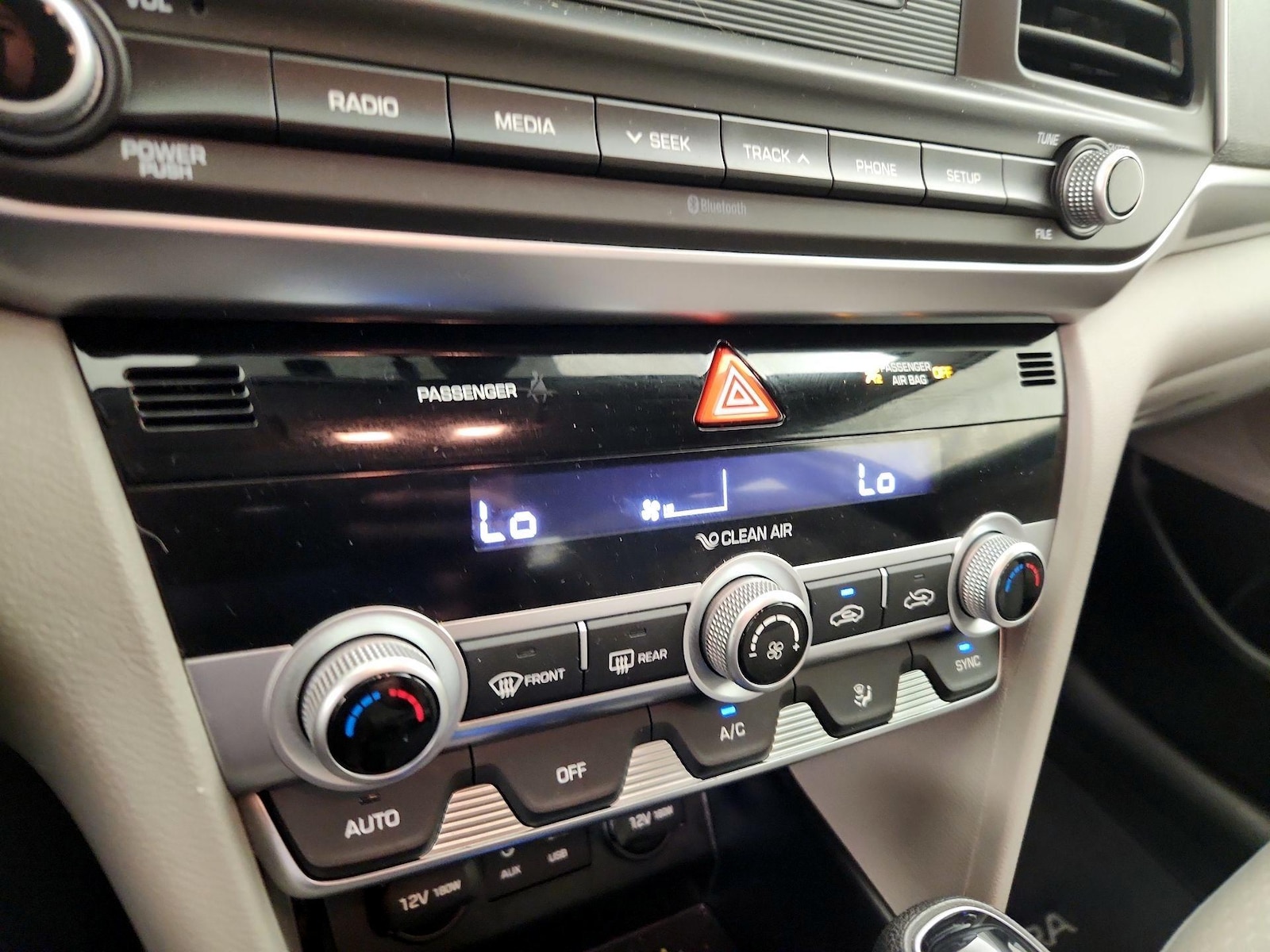 2020 Hyundai Elantra SE - Photo 17