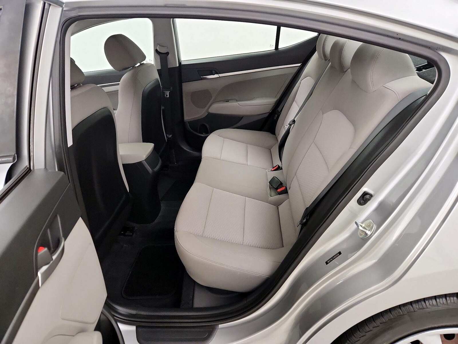 2020 Hyundai Elantra SE - Photo 20