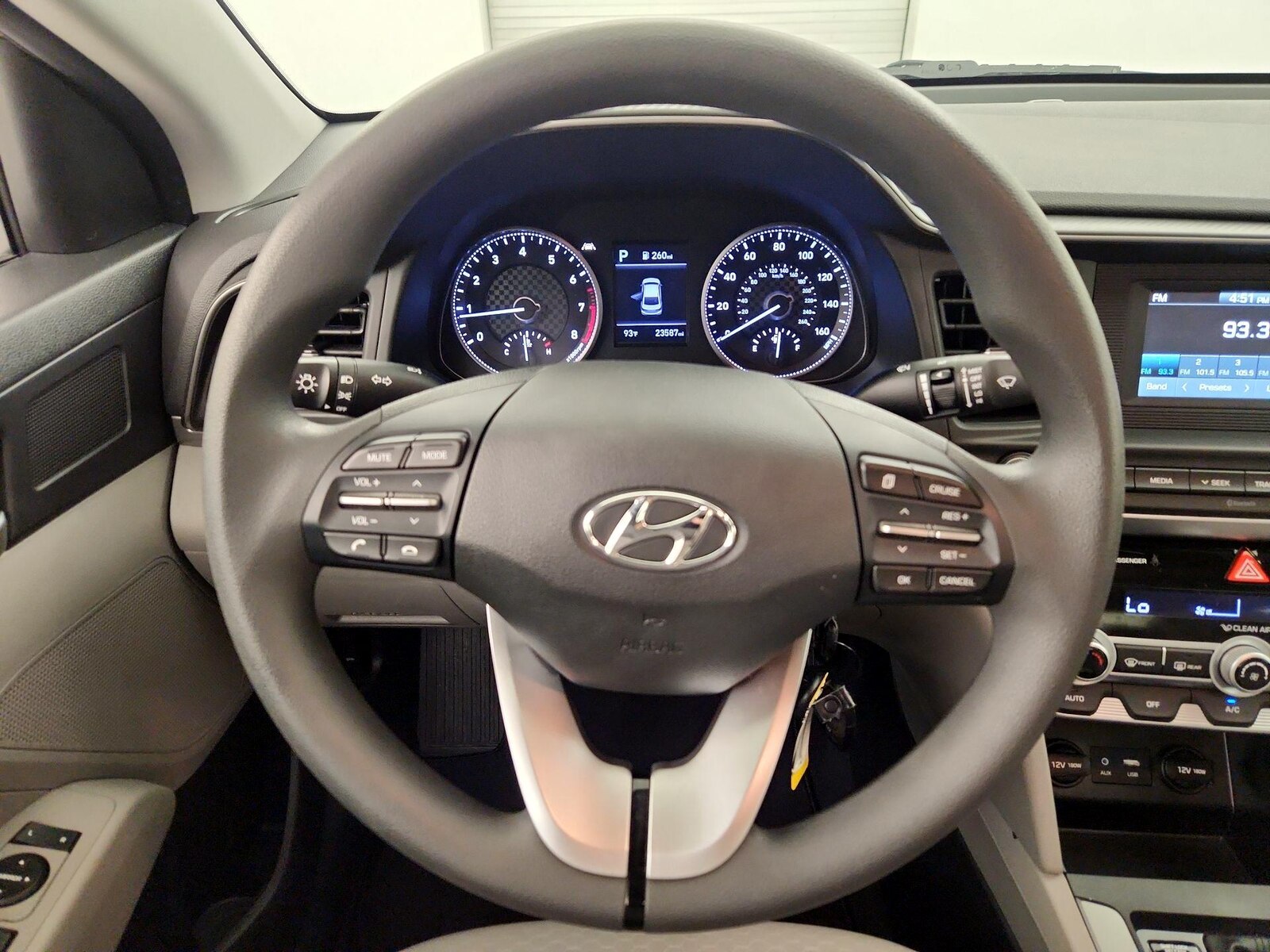 2020 Hyundai Elantra SE - Photo 11