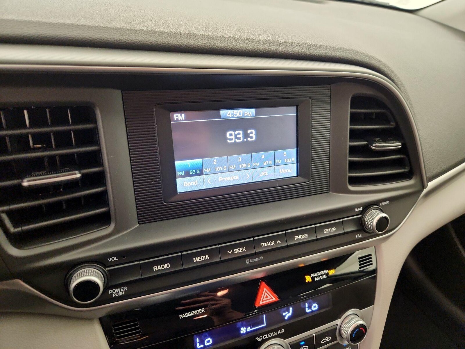 2020 Hyundai Elantra SE - Photo 16