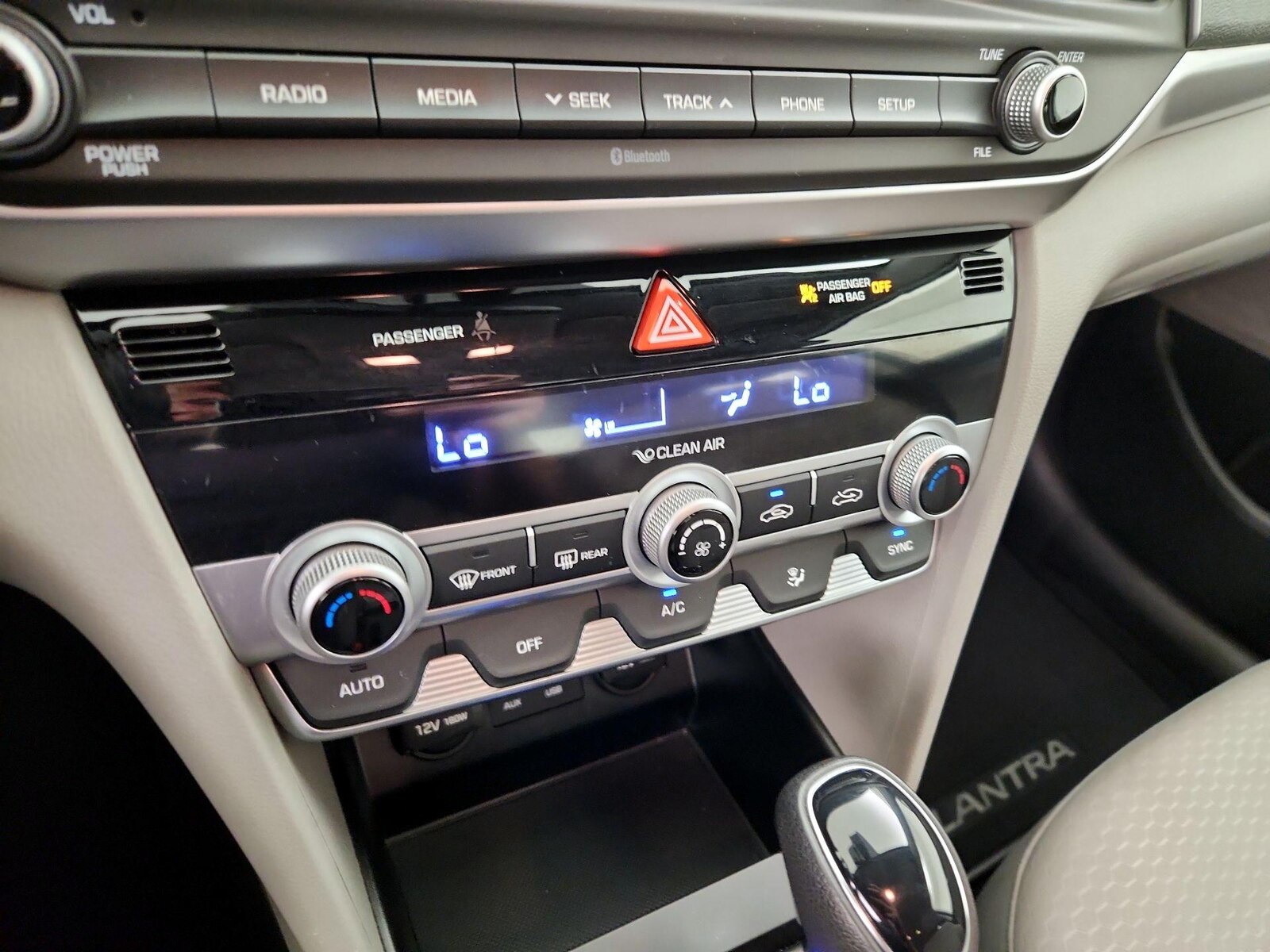 2020 Hyundai Elantra SE - Photo 17