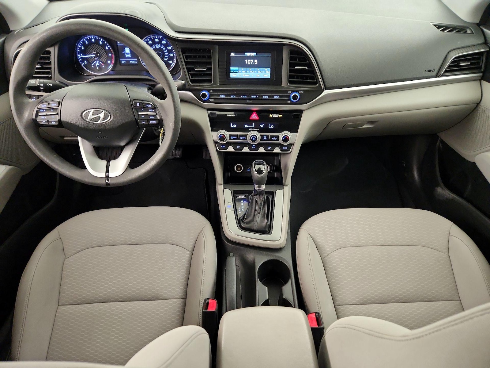 2020 Hyundai Elantra SE - Photo 10