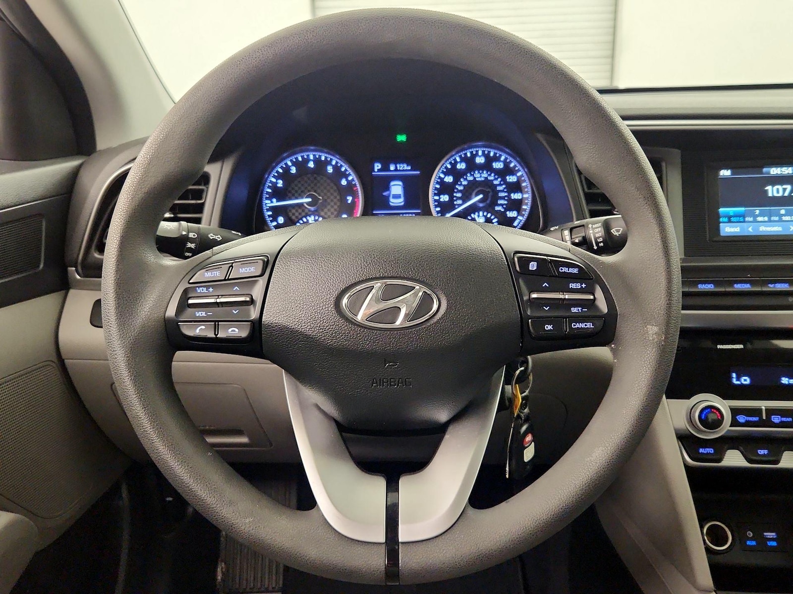 2020 Hyundai Elantra SE - Photo 11