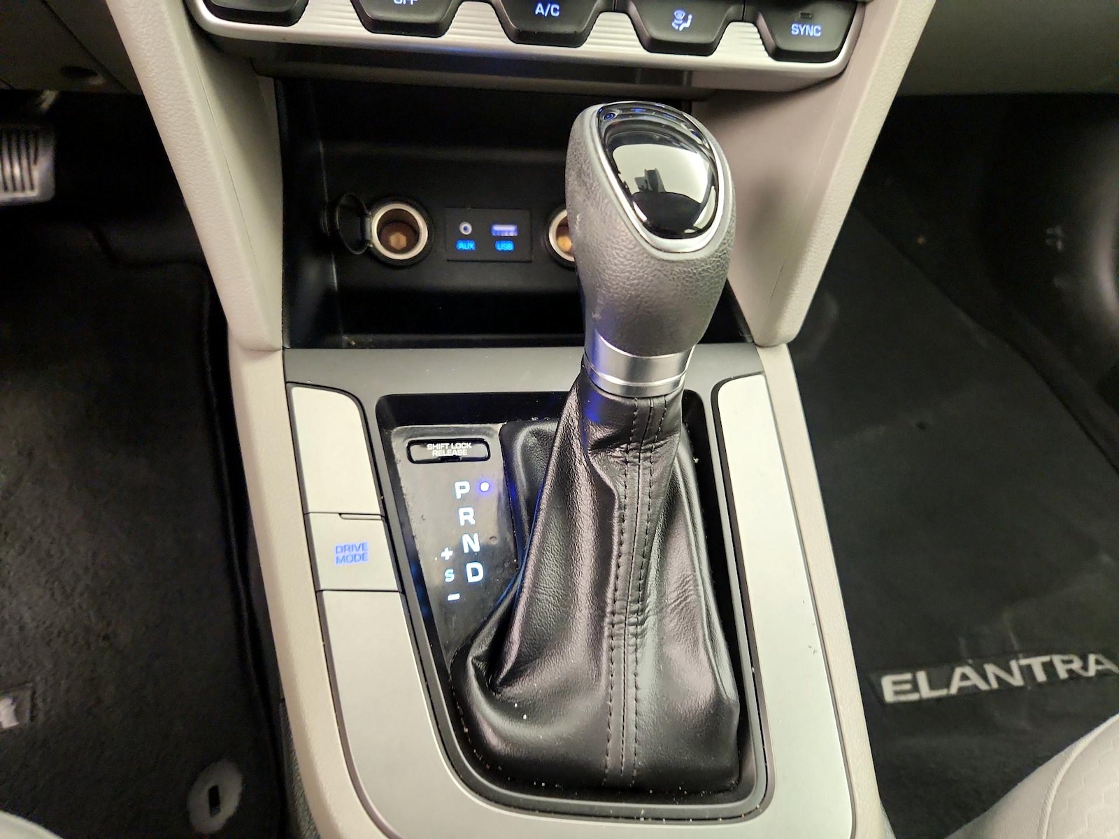 2020 Hyundai Elantra SE - Photo 18