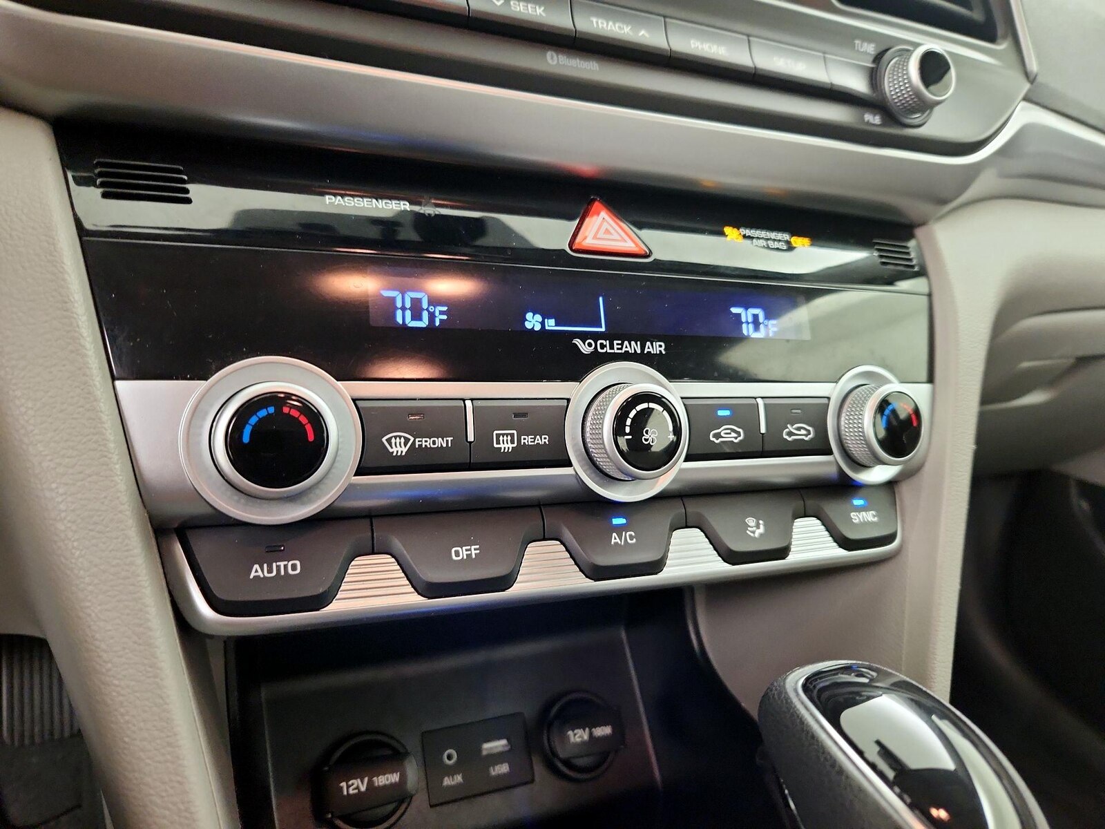 2020 Hyundai Elantra SE - Photo 17
