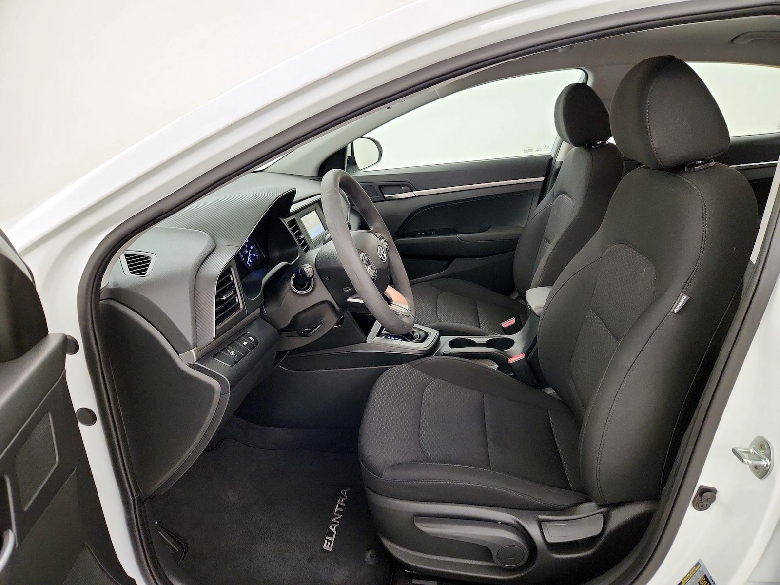 2020 Hyundai Elantra SE - Photo 12