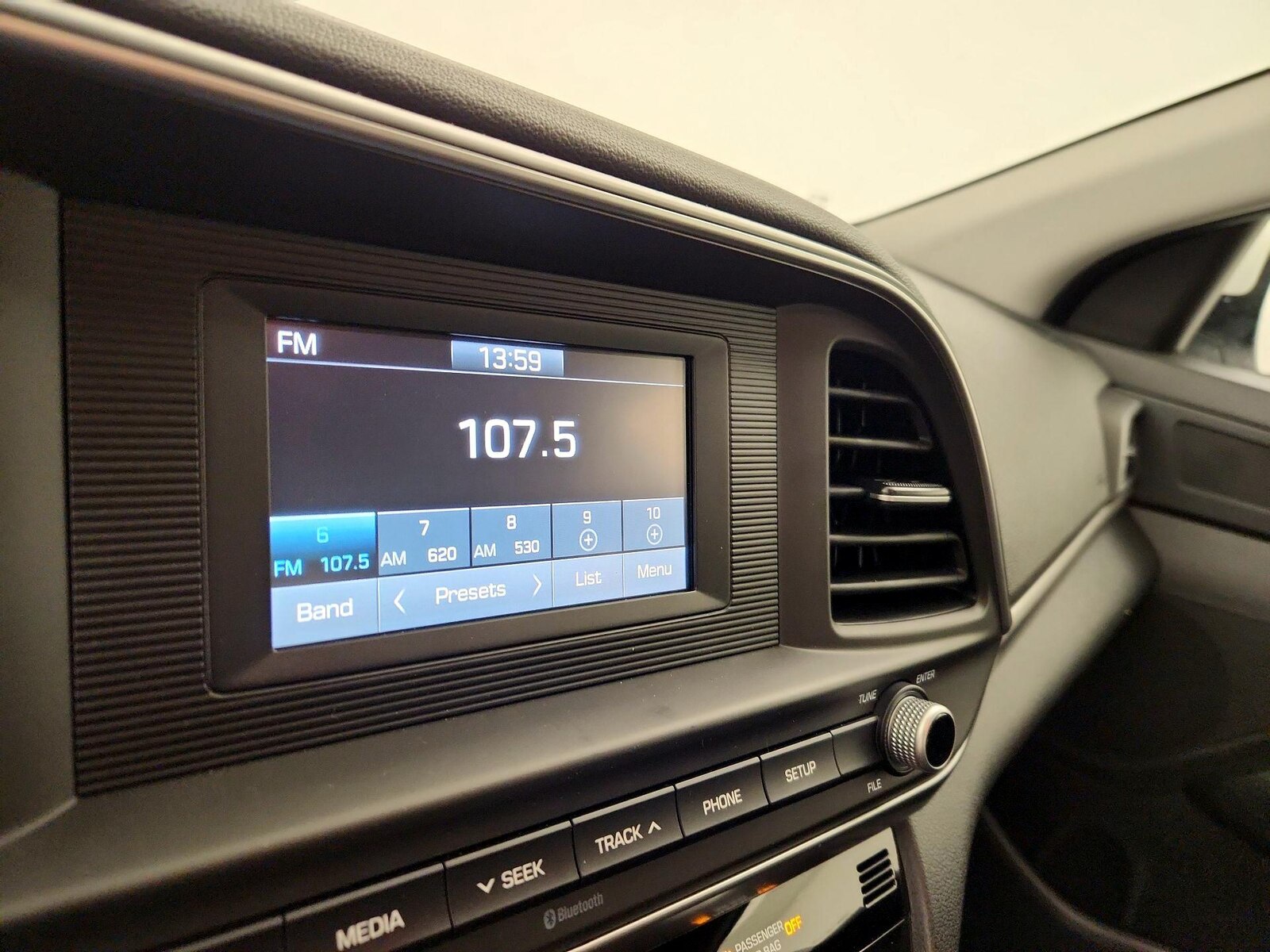 2020 Hyundai Elantra SE - Photo 16