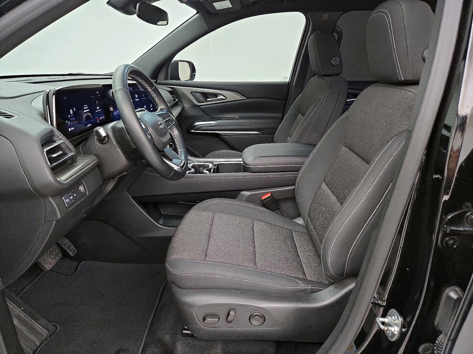 2025 Chevrolet Traverse LT - Photo 12