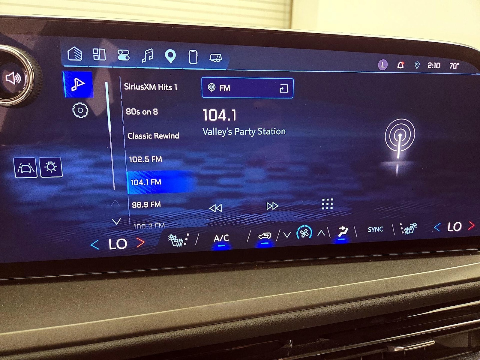 2025 Chevrolet Traverse LT - Photo 17
