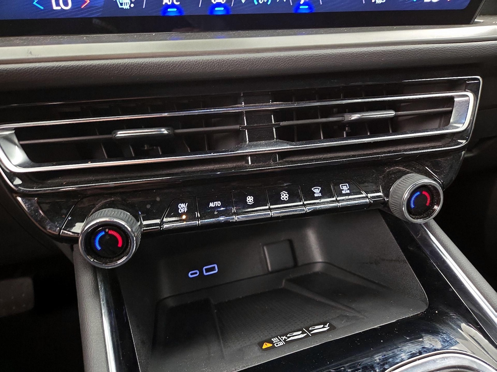 2025 Chevrolet Traverse LT - Photo 18