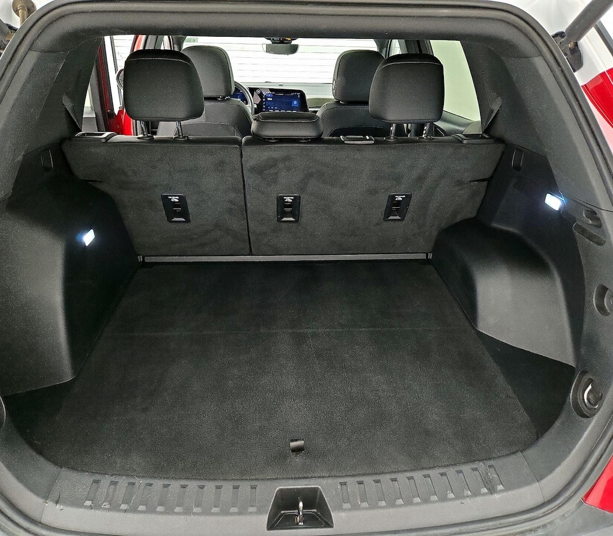 Trunk/Cargo (Seats Up)