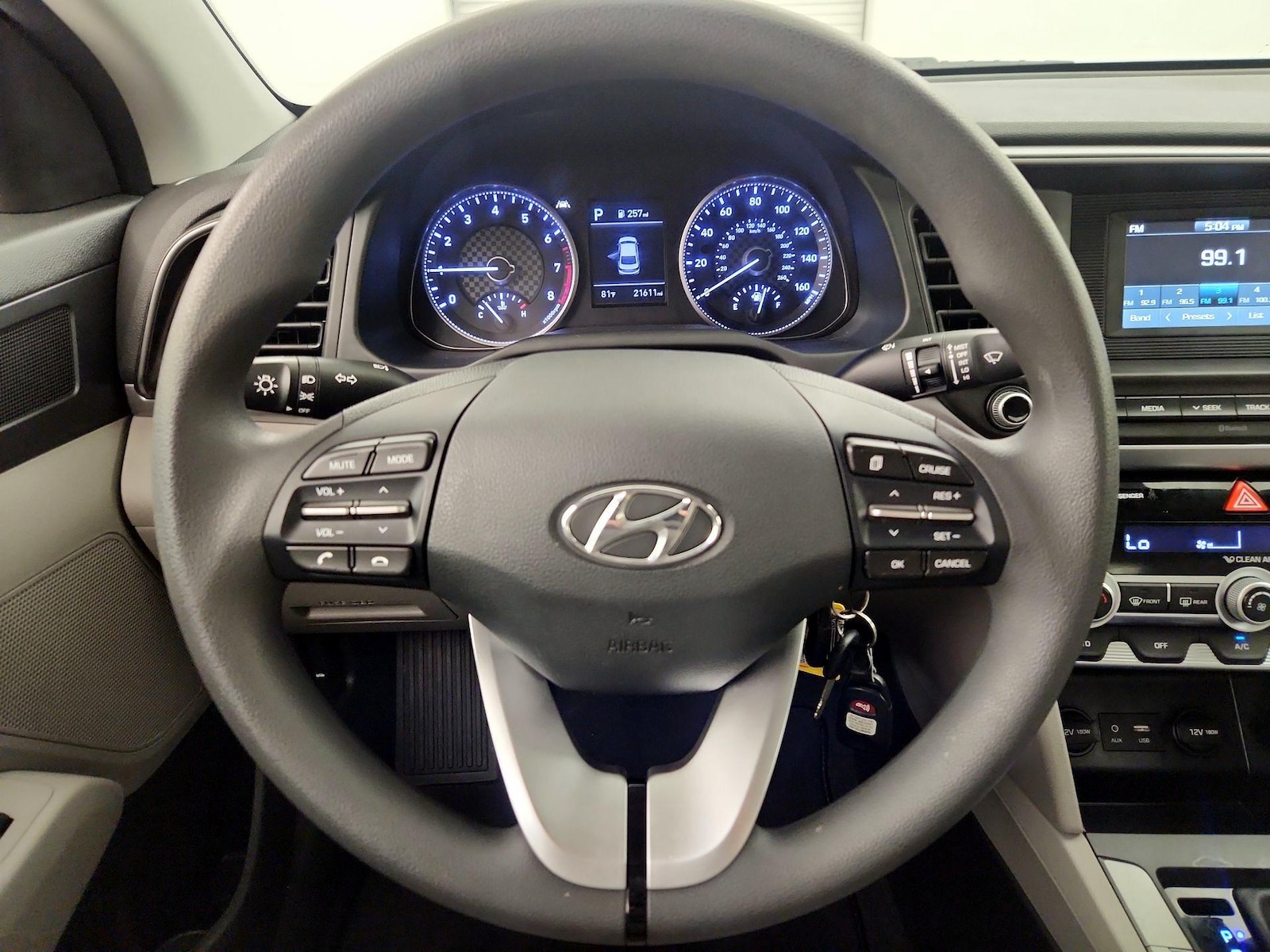 2020 Hyundai Elantra SE - Photo 11