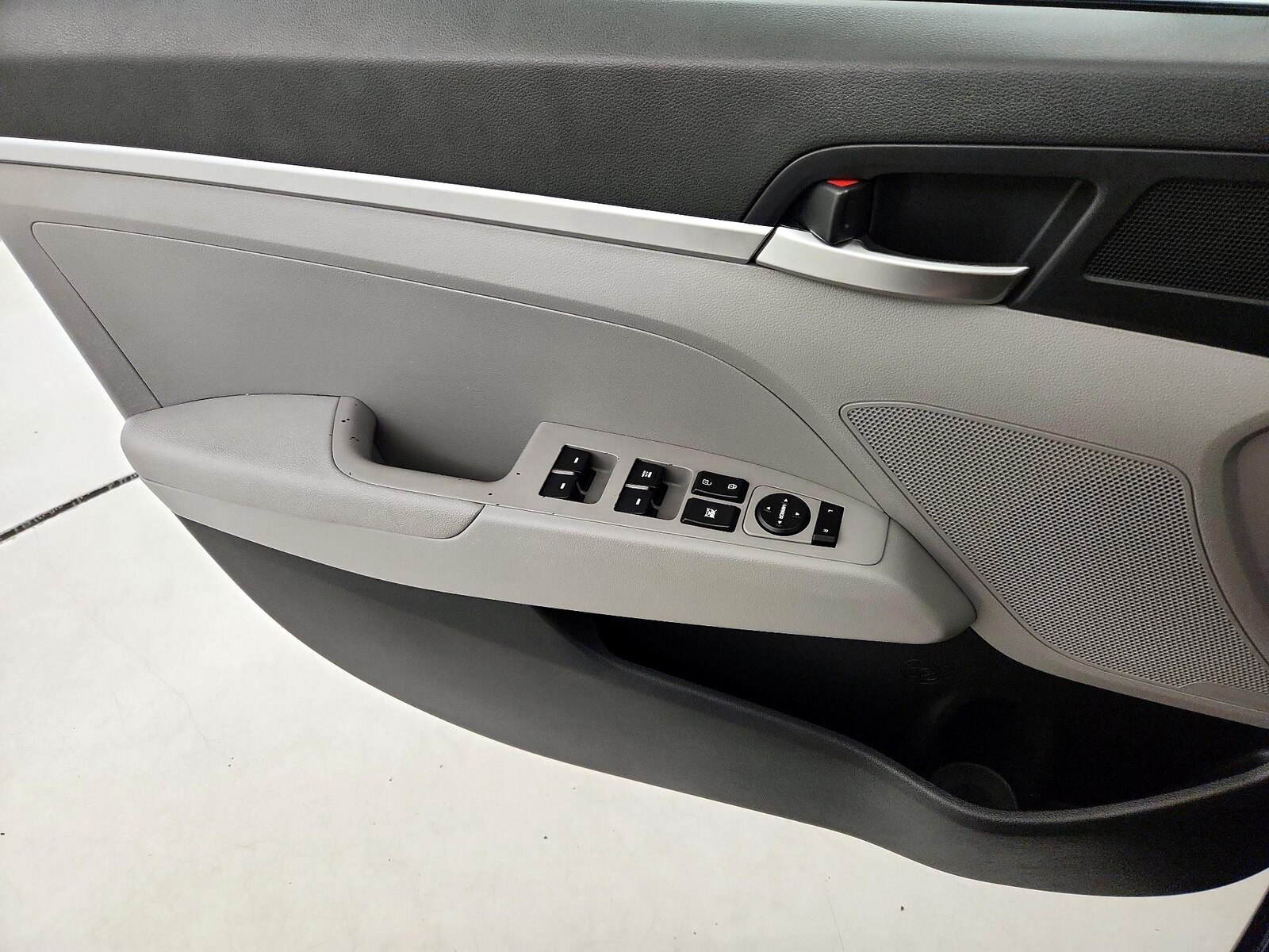 2020 Hyundai Elantra SE - Photo 13