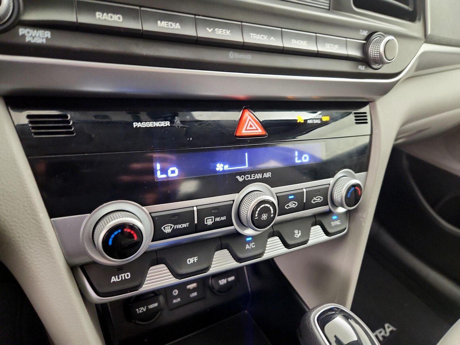 2020 Hyundai Elantra SE - Photo 17