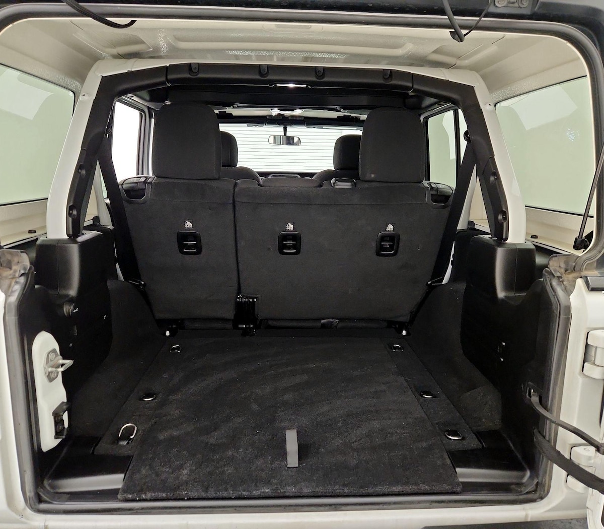 Trunk/Cargo (Seats Up)