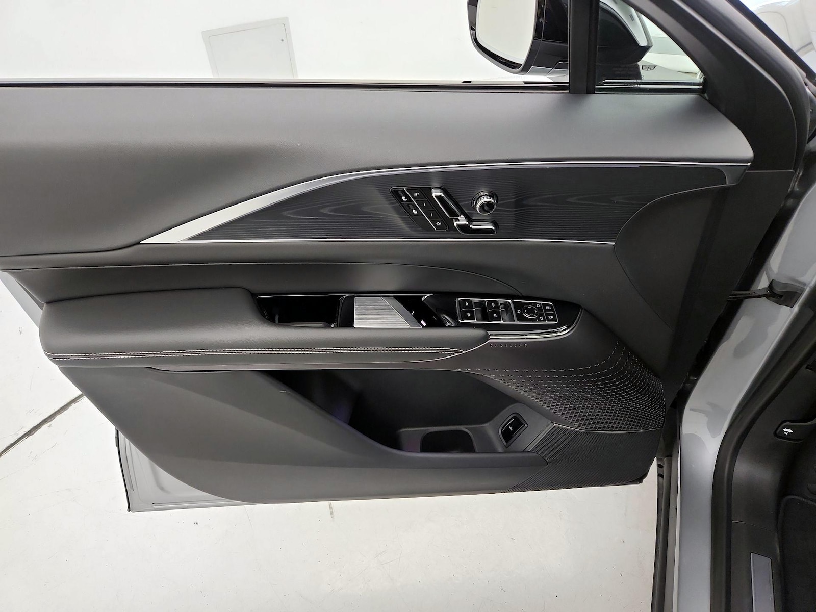 2025 Cadillac LYRIQ Luxury 1 - Photo 13
