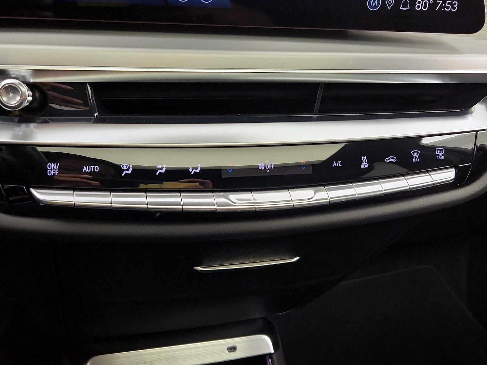 2025 Cadillac LYRIQ Luxury 1 - Photo 18