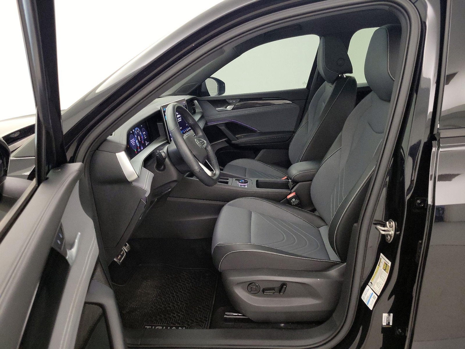2025 Volkswagen Tiguan SE R-LINE BLACK - Photo 12