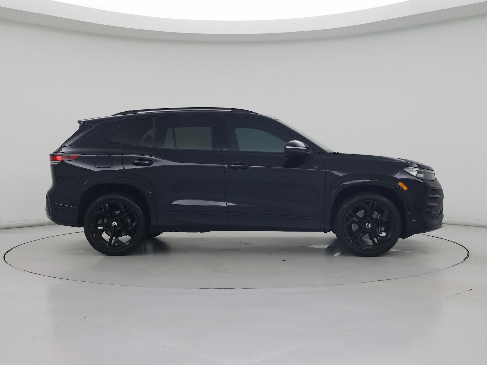 2025 Volkswagen Tiguan SE R-LINE BLACK - Photo 8