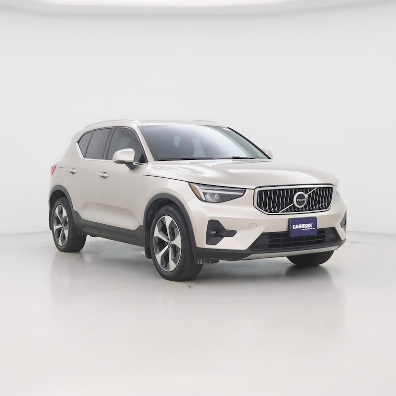 2023 Volvo XC40 B5 Plus Bright Theme