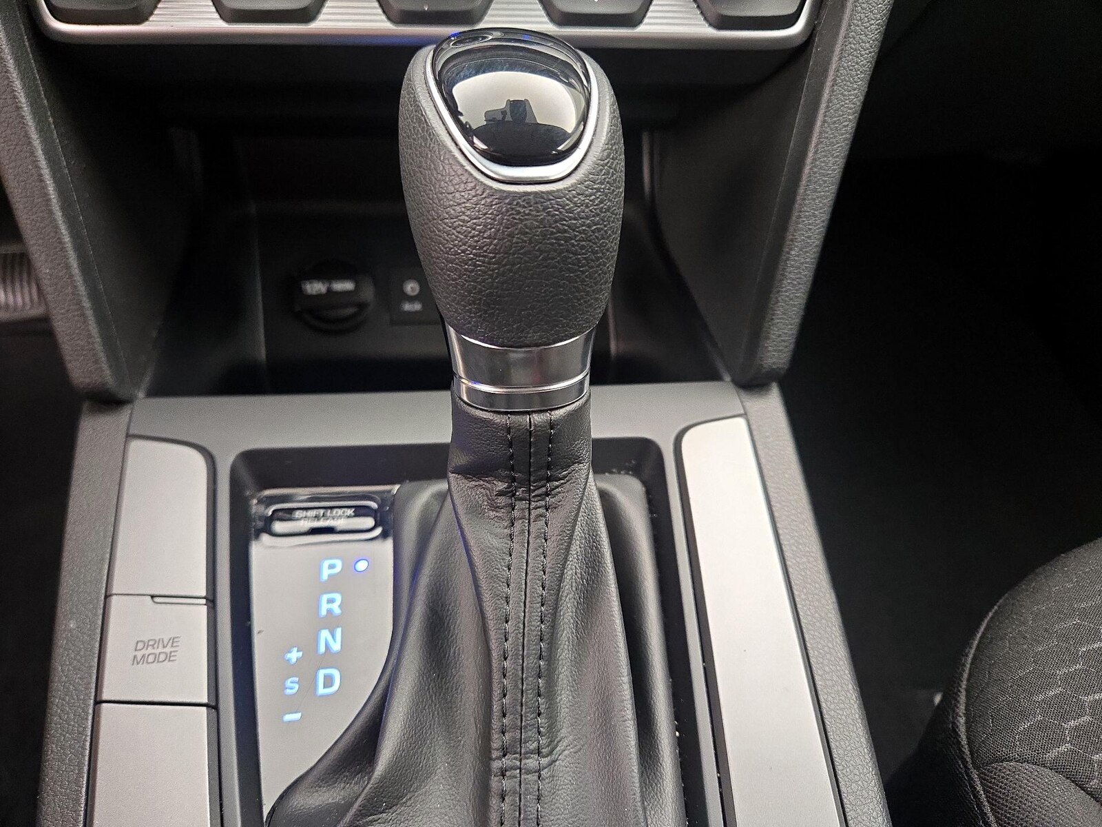 2020 Hyundai Elantra SE - Photo 18
