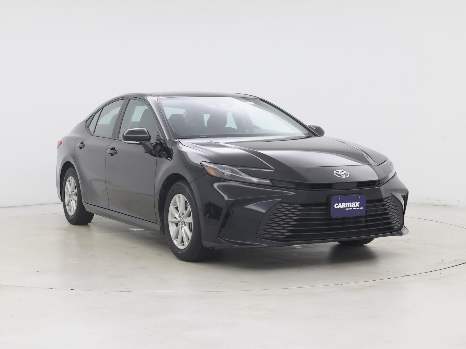 2025 Toyota Camry LE, photo 2