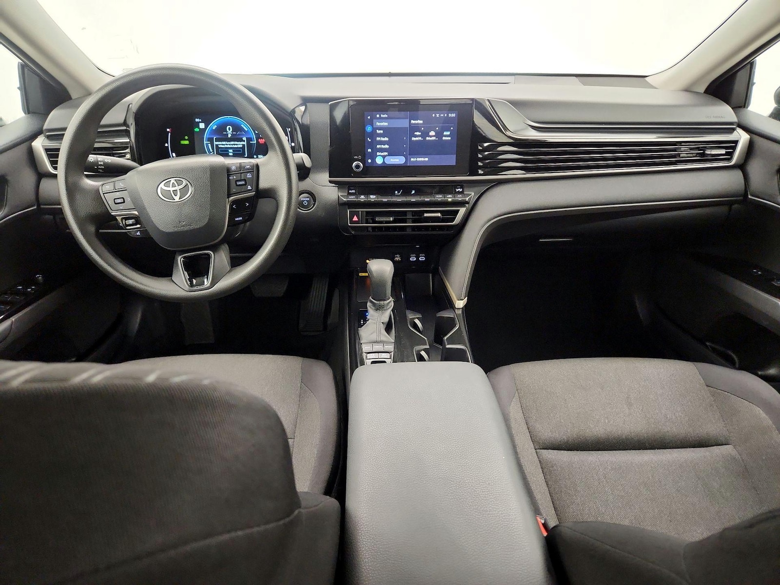2025 Toyota Camry LE, photo 10