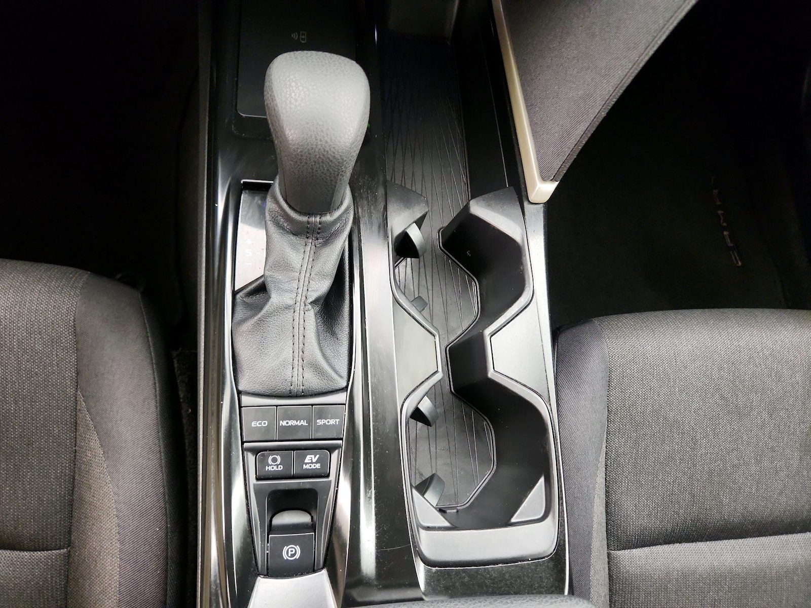 2025 Toyota Camry LE, photo 18