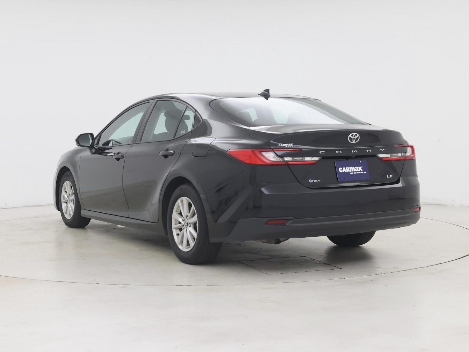 2025 Toyota Camry LE, photo 3
