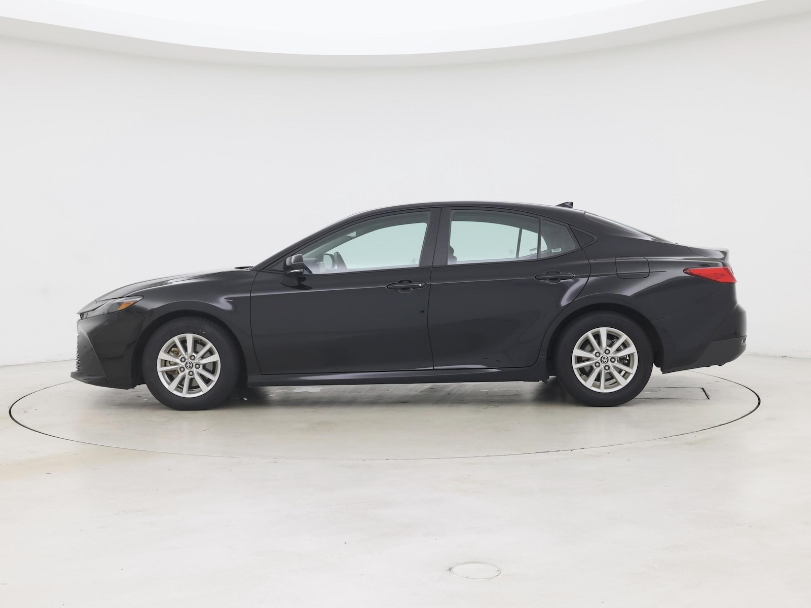 2025 Toyota Camry LE, photo 4