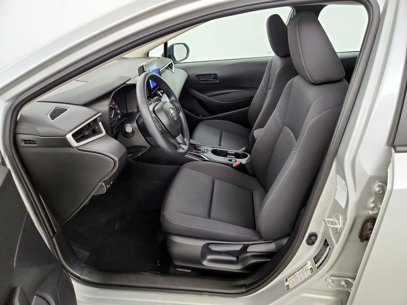 2025 Toyota Corolla LE - Photo 12