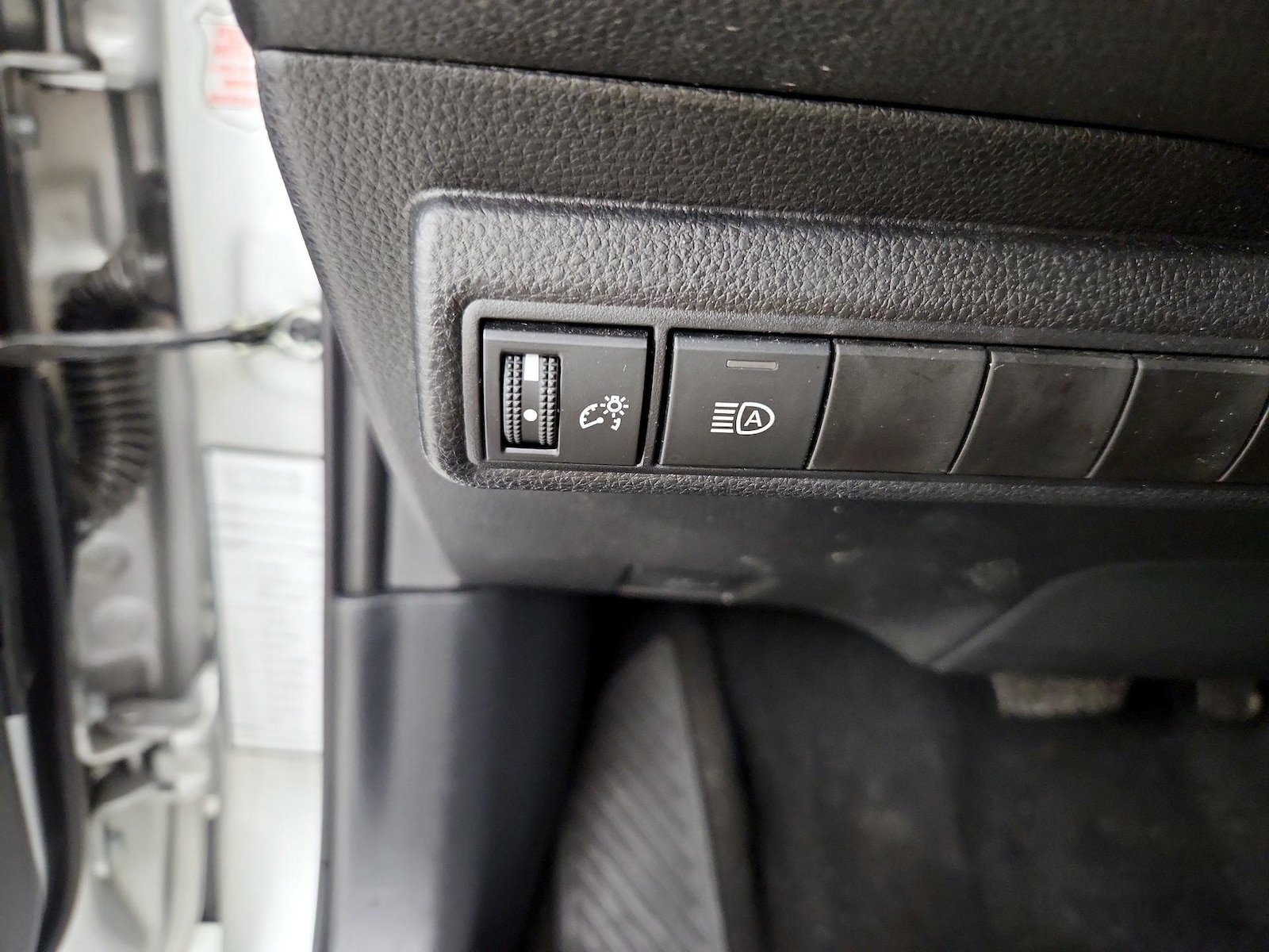 2025 Toyota Corolla LE - Photo 14