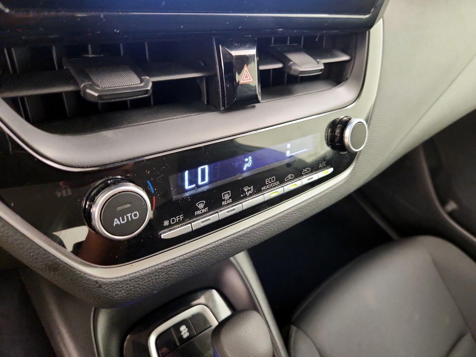 2025 Toyota Corolla LE - Photo 17