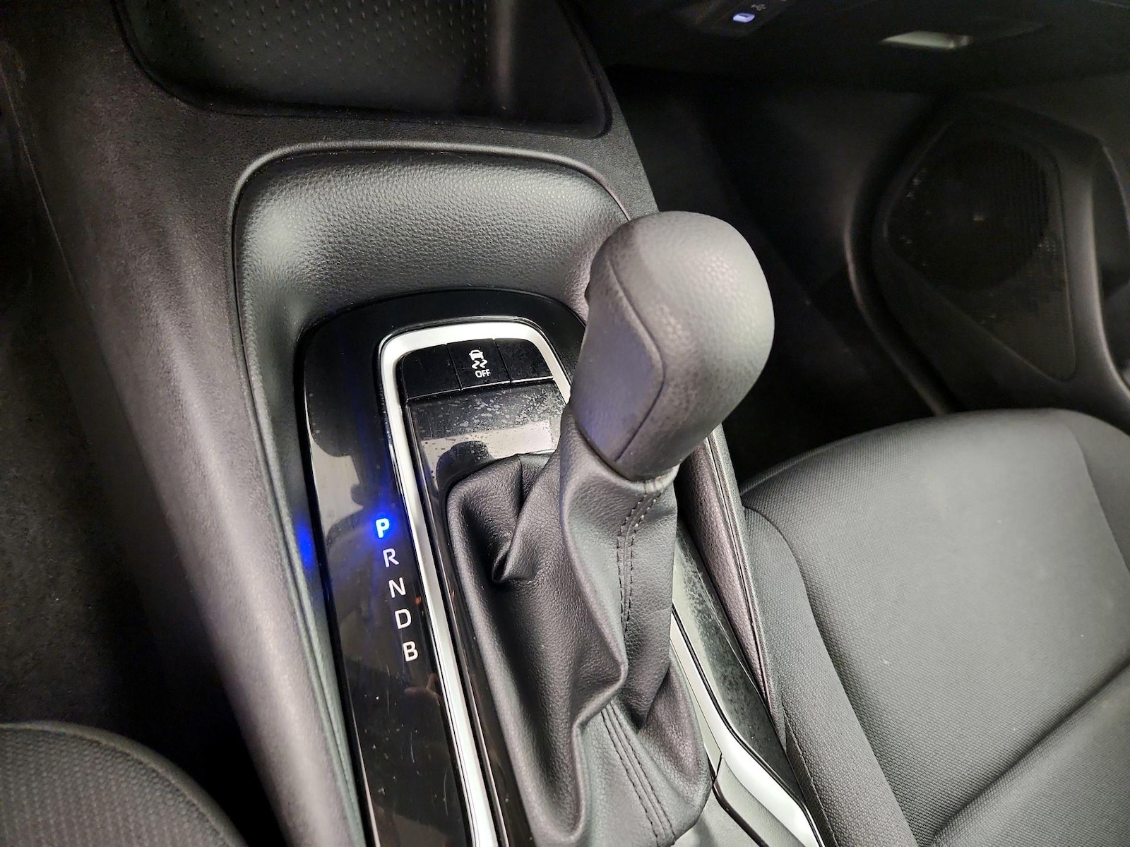 2025 Toyota Corolla LE - Photo 18