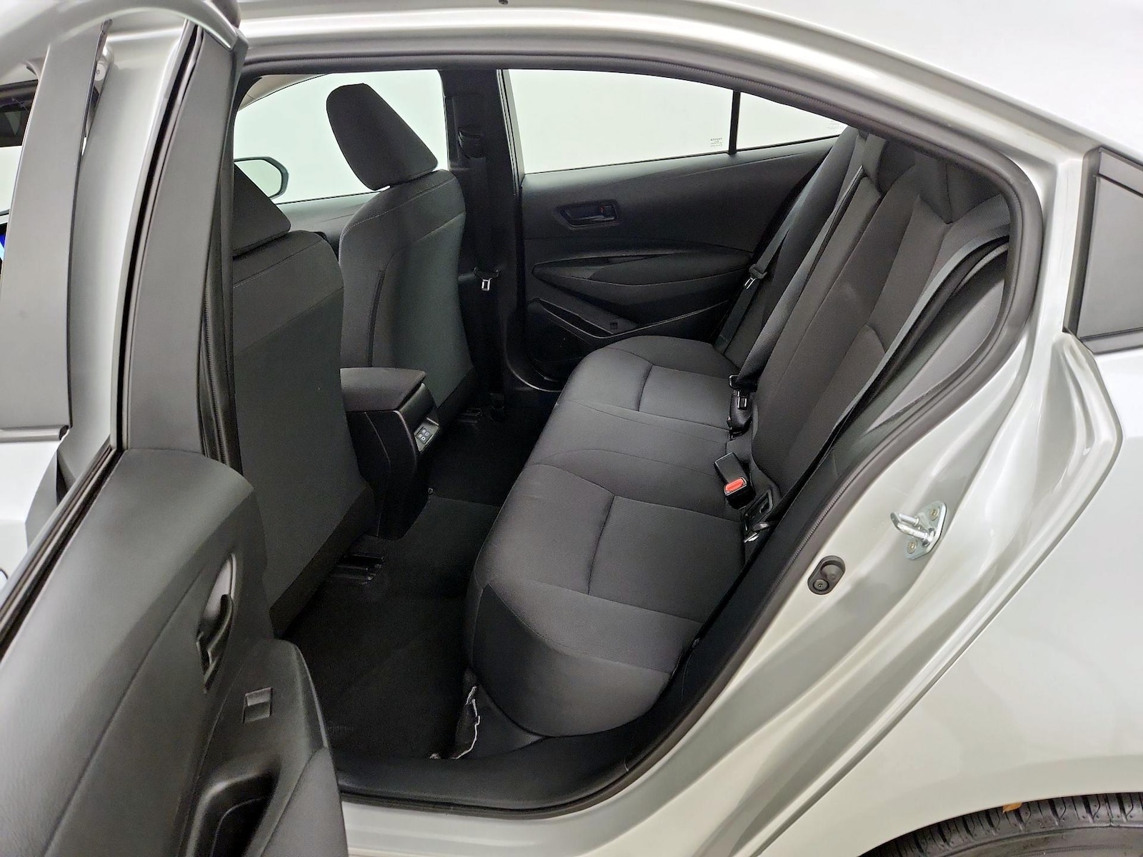 2025 Toyota Corolla LE - Photo 20