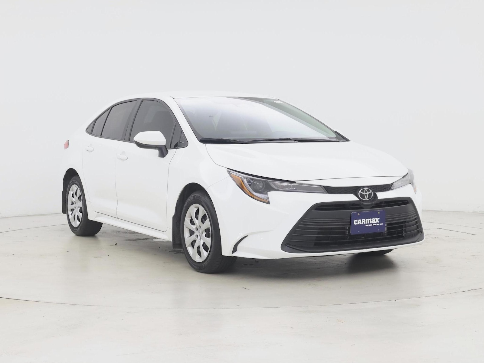 2026 Toyota Corolla LE - Photo 2