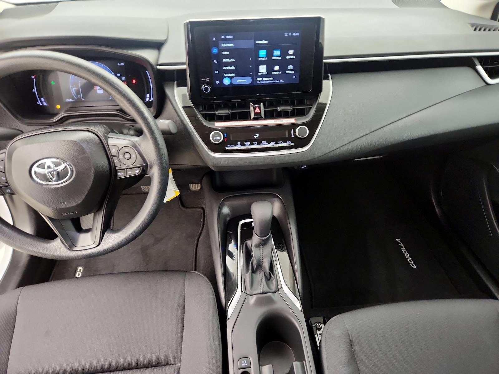2026 Toyota Corolla LE - Photo 10