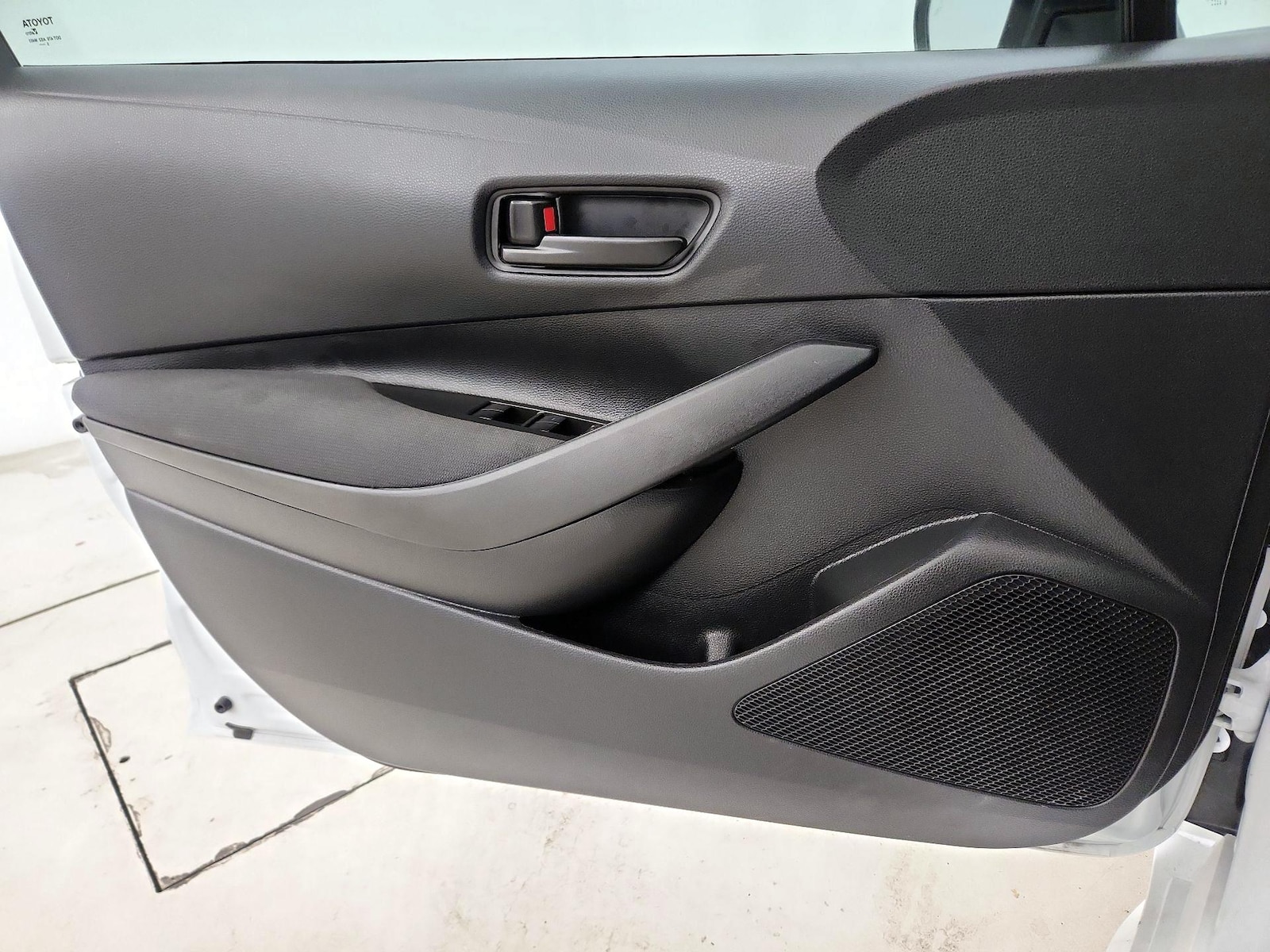 2026 Toyota Corolla LE - Photo 13