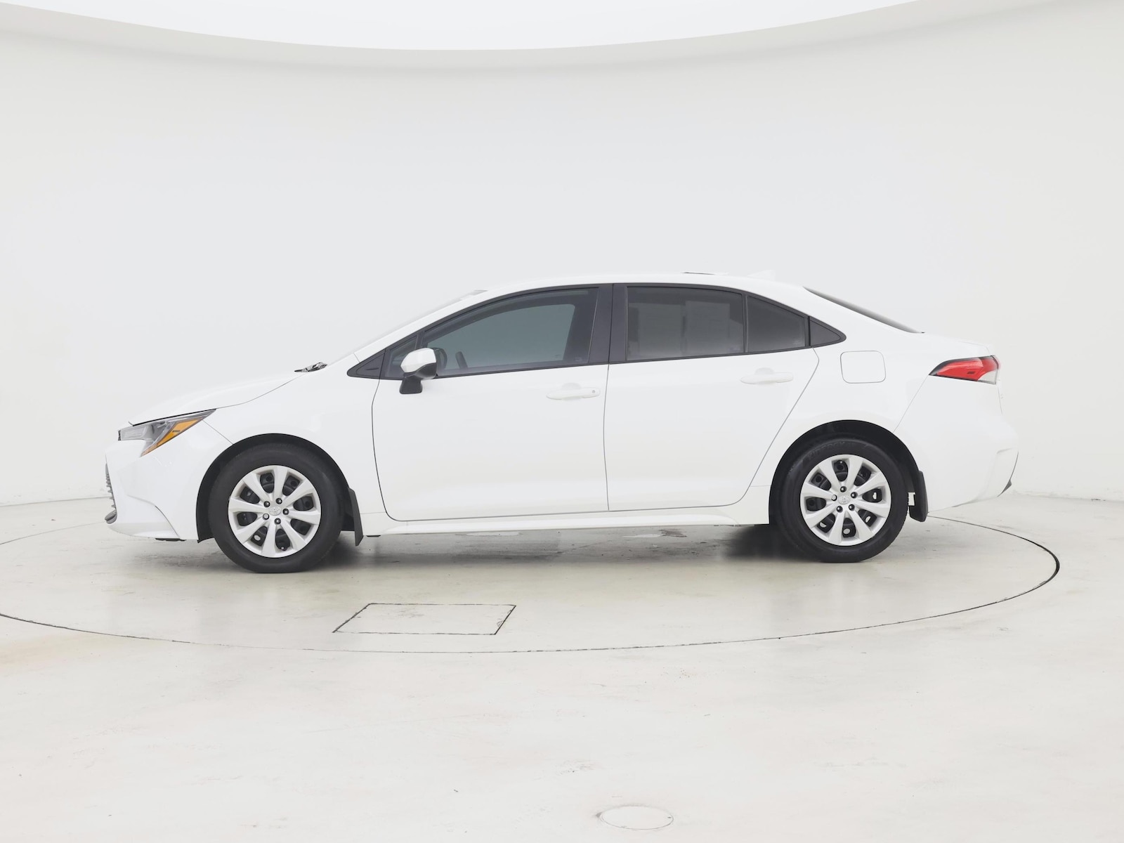 2026 Toyota Corolla LE - Photo 4