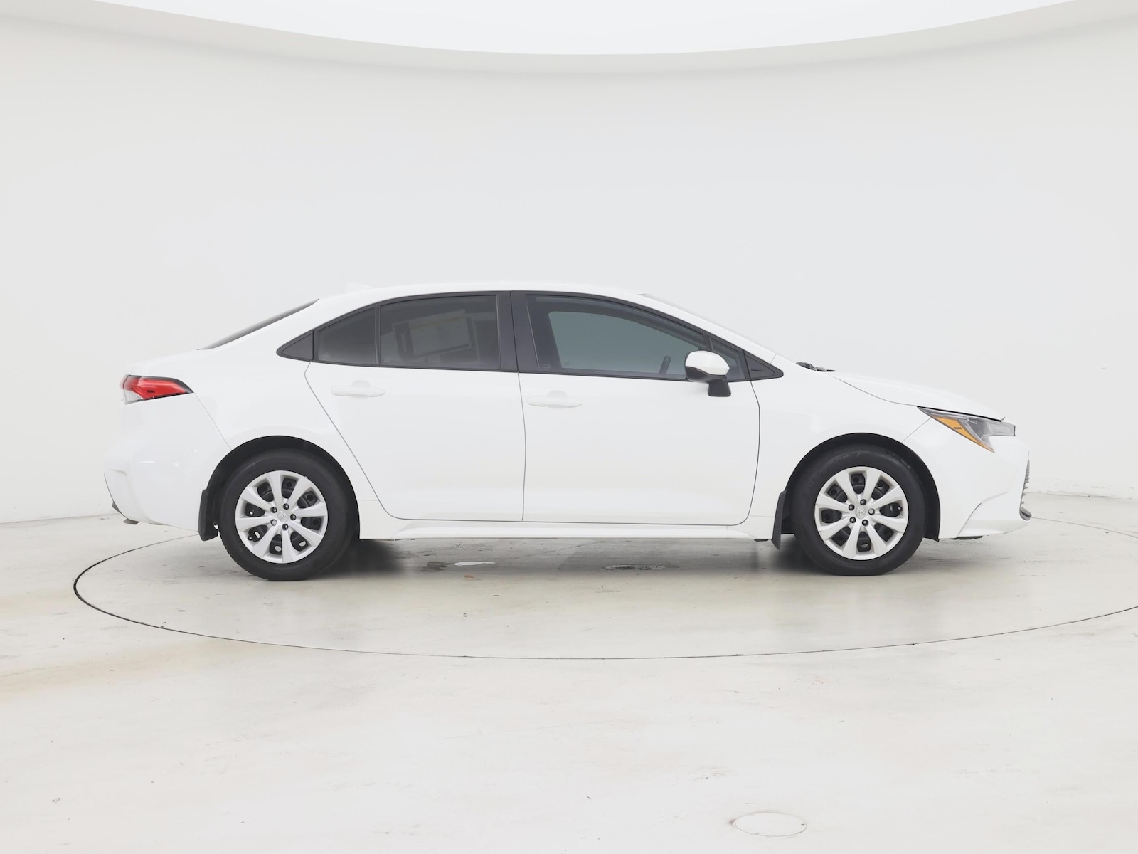 2026 Toyota Corolla LE - Photo 8